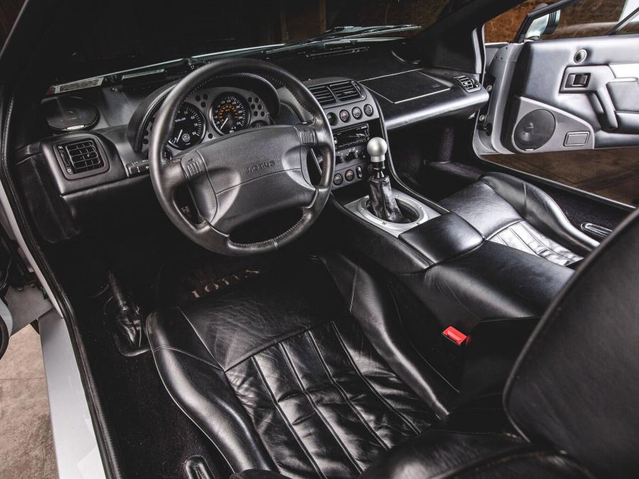 Торпедо Lotus Esprit V8 SE 2001 года  (фото 47 из 66)